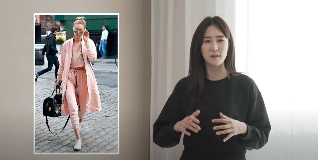 时装模特郑思贤（Jung Si-hyun）在她的YouTube频道Passion Model中解释了两英里长的穿着。.jpg